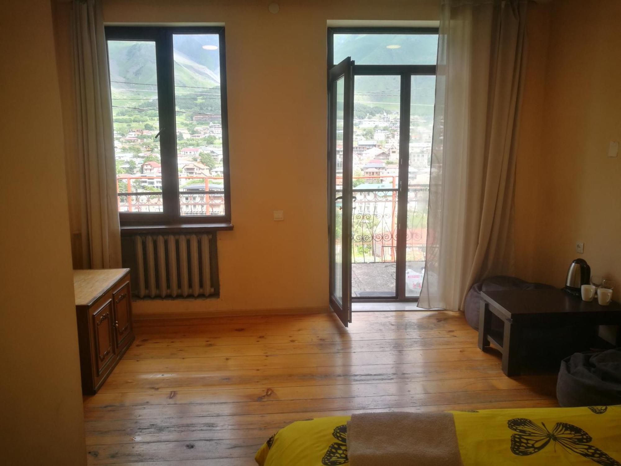 Belas Guesthouse Stepantsminda Exterior foto